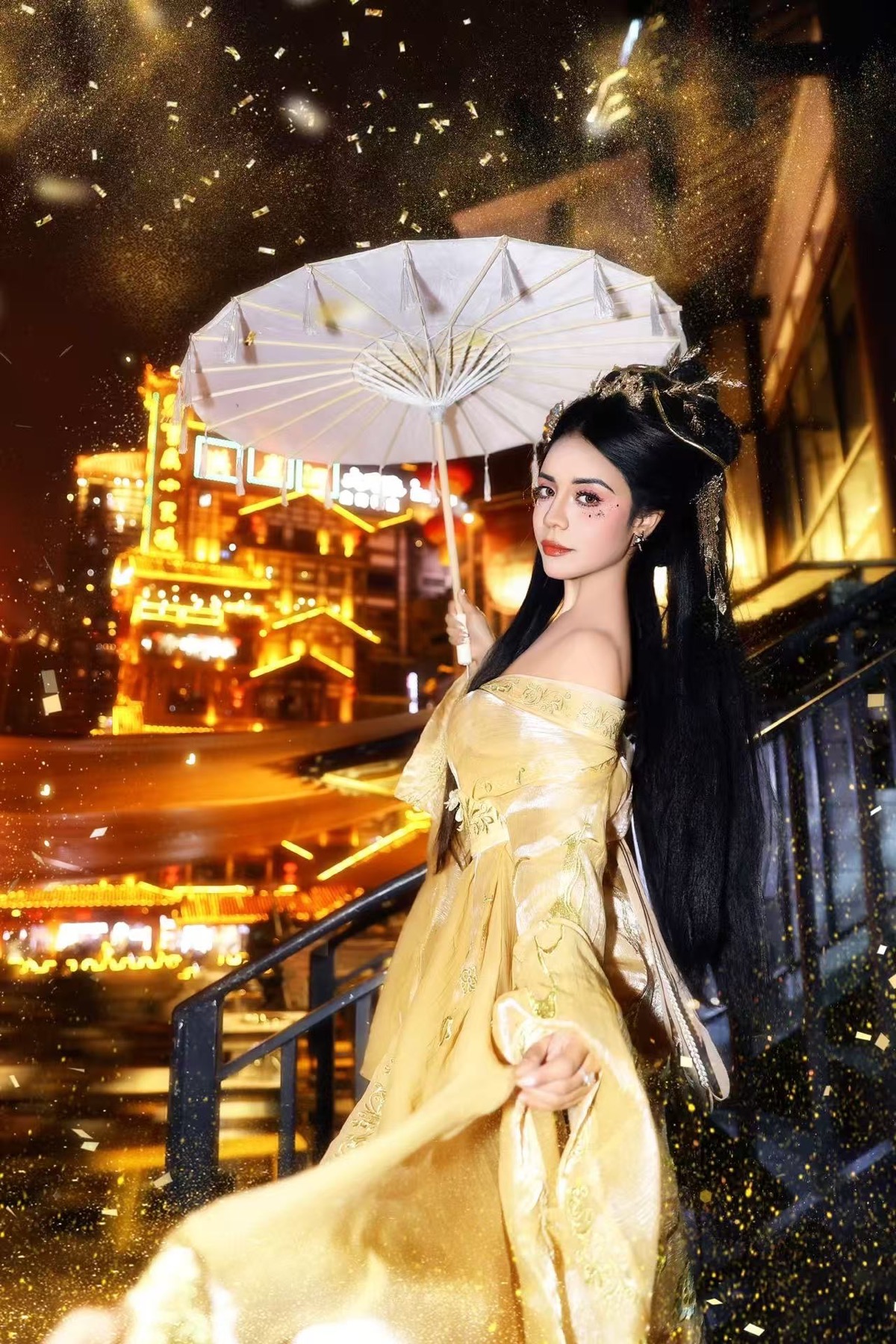 Tasteful Hanfu portrait with Hongyadong architecture visible in the background
