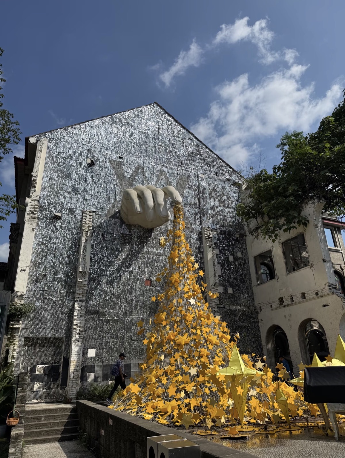 A playful public-art stop that adds contrast to the full-day route